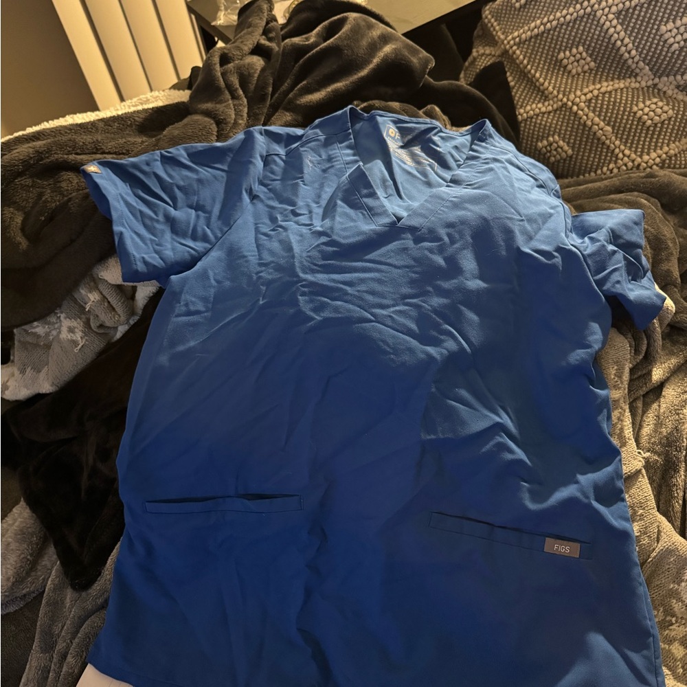 Casma Three-Pocket Scrub Top royal blue